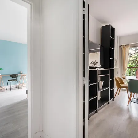 Le Blanqui - Face Rer B Free Parking Gentilly